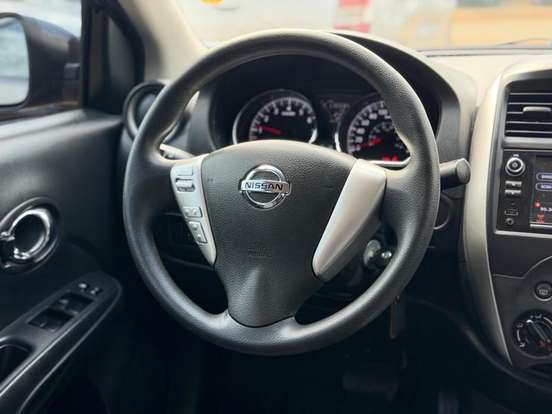 NISSAN-VERSA-2019