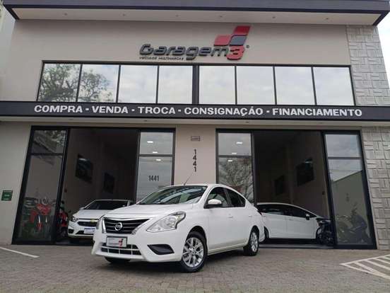 NISSAN-VERSA-2018