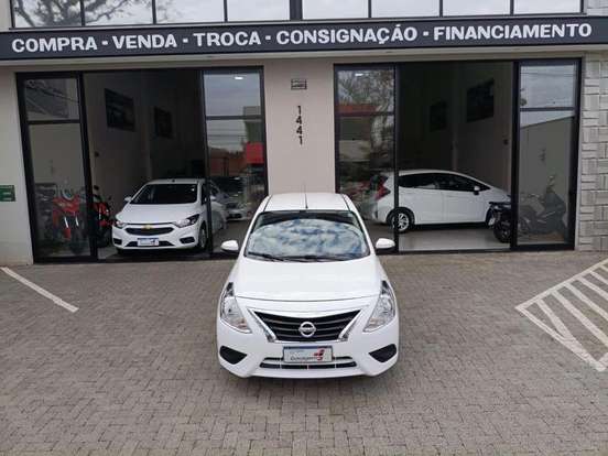 NISSAN-VERSA-2018