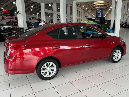NISSAN-VERSA-2019