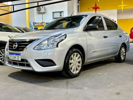 NISSAN-VERSA-2021