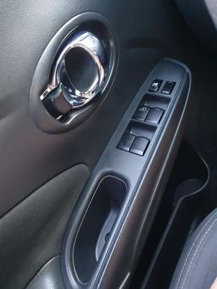 NISSAN-VERSA-2019