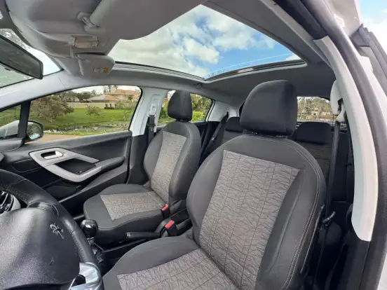 PEUGEOT-208-2020