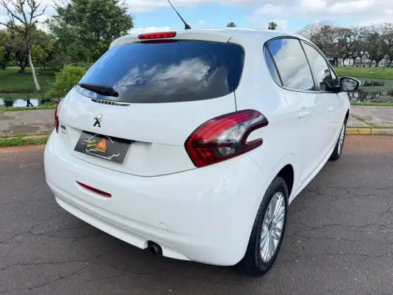 PEUGEOT-208-2020