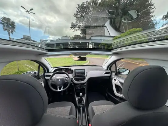 PEUGEOT-208-2020