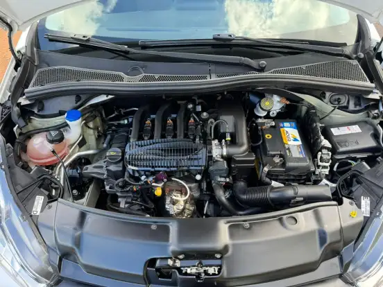 PEUGEOT-208-2020