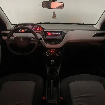 PEUGEOT-208-2013