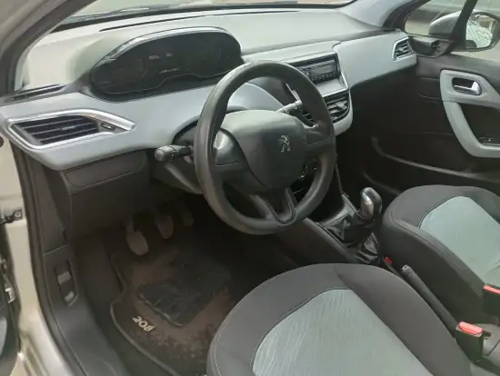 PEUGEOT-208-2013