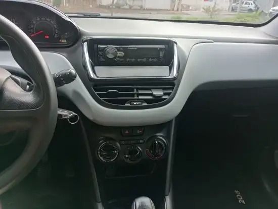 PEUGEOT-208-2013