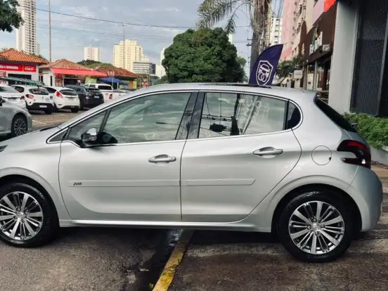 PEUGEOT-208-1.6 GRIFFE 16V FLEX 4P AUTOMÁTICO PEUGEOT-208-2017