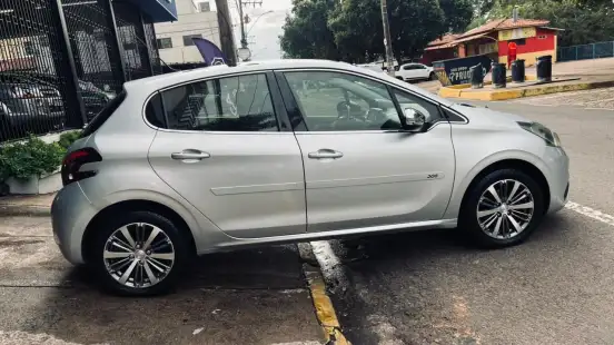 PEUGEOT-208-1.6 GRIFFE 16V FLEX 4P AUTOMÁTICO PEUGEOT-208-2017