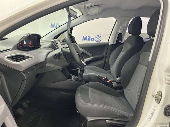 PEUGEOT-208-2016