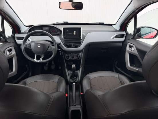 PEUGEOT-208-2017