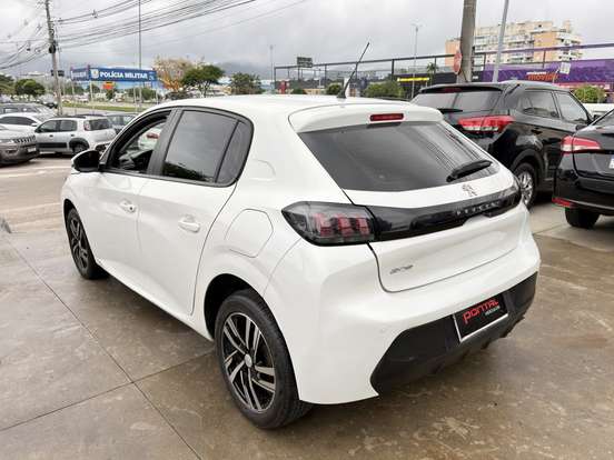 PEUGEOT-208-2022