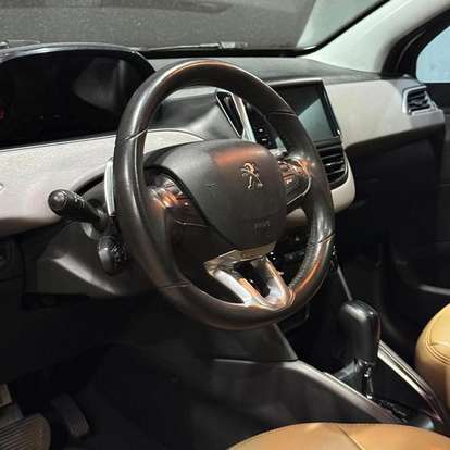 PEUGEOT-208-2016
