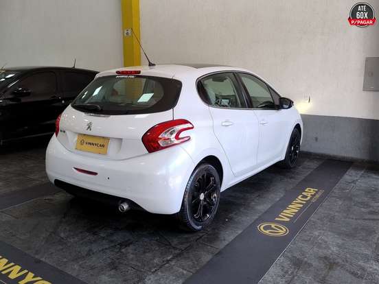 PEUGEOT-208-2015