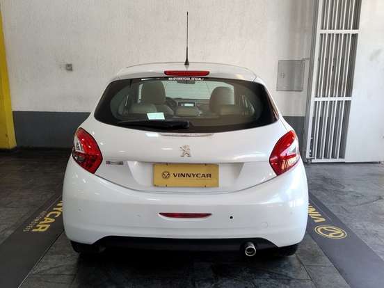 PEUGEOT-208-2015