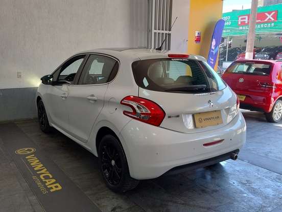 PEUGEOT-208-2015