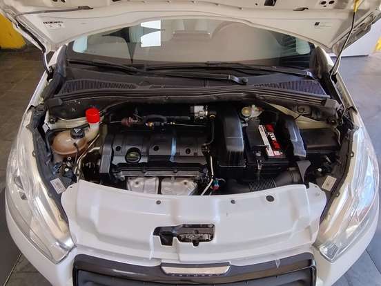 PEUGEOT-208-2015