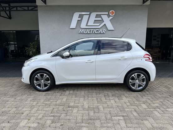 PEUGEOT-208-2015