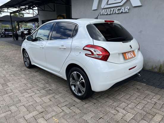 PEUGEOT-208-2015