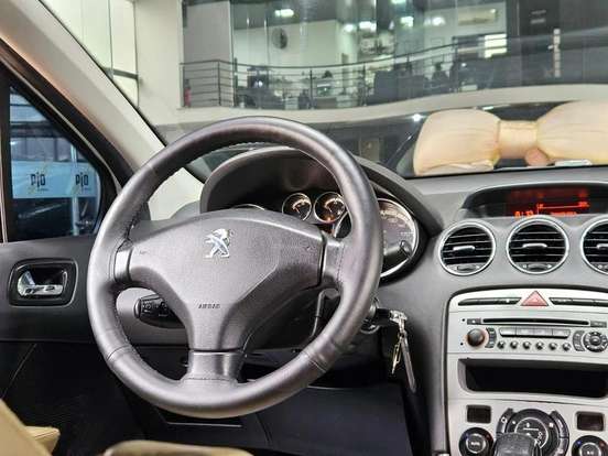 PEUGEOT-308-2012