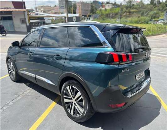 PEUGEOT-5008-2018