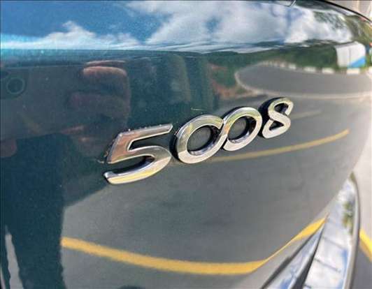 PEUGEOT-5008-2018