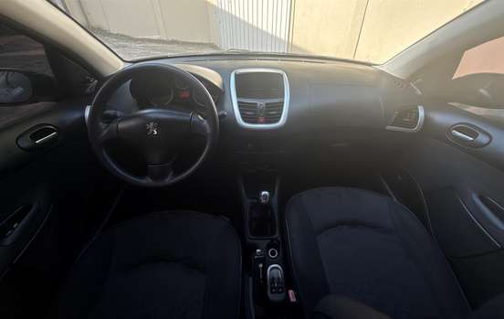 PEUGEOT-207-2010