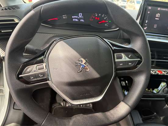 PEUGEOT-208-2022