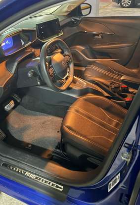 PEUGEOT-208-2021