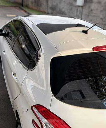PEUGEOT-208-2013