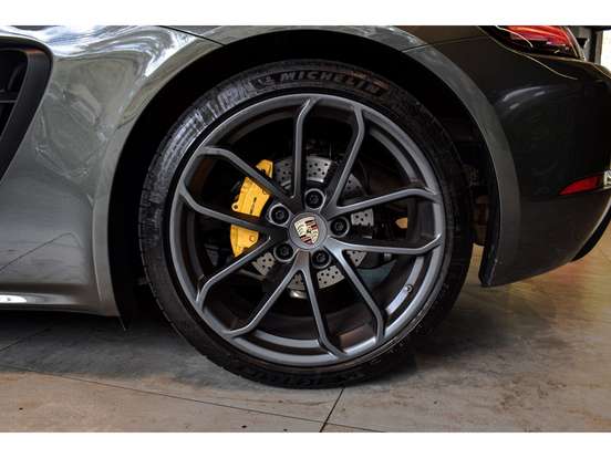 PORSCHE-718-2023