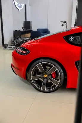 PORSCHE-718-2025