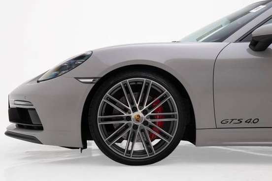 PORSCHE-718-2025