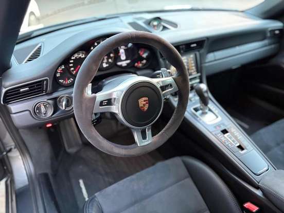 PORSCHE-911-2015