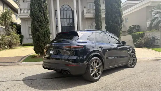 PORSCHE-CAYENNE-2022