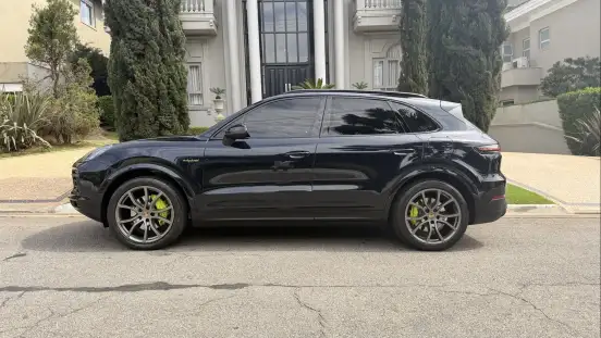 PORSCHE-CAYENNE-2022