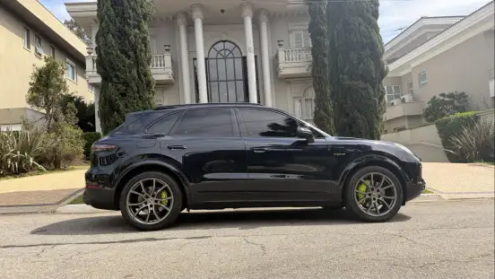 PORSCHE-CAYENNE-2022