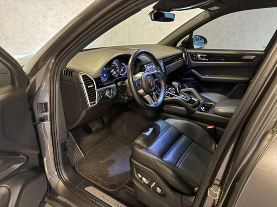 PORSCHE-CAYENNE-2020