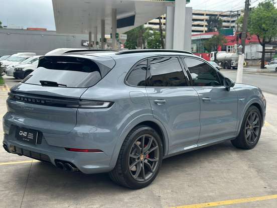 PORSCHE-CAYENNE-2024