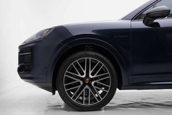 PORSCHE-CAYENNE-2025