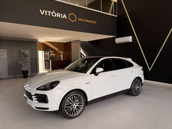 PORSCHE-CAYENNE-2022