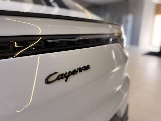 PORSCHE-CAYENNE-2022