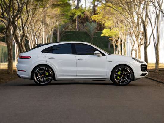 PORSCHE-CAYENNE-2023