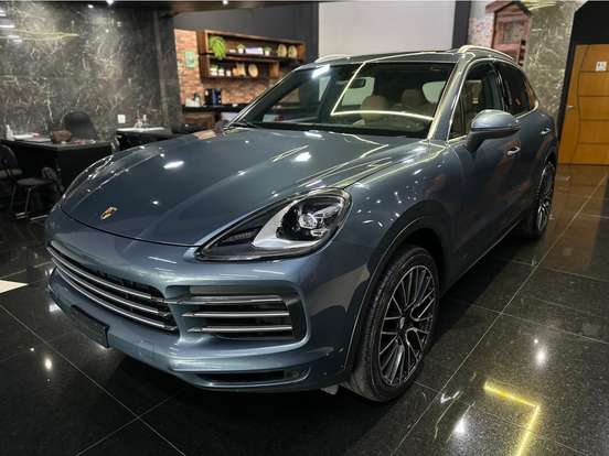 PORSCHE-CAYENNE-2018