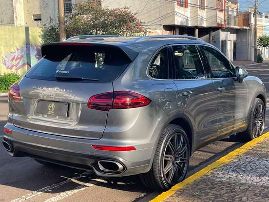 PORSCHE-CAYENNE-2015
