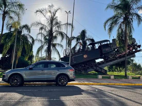 PORSCHE-CAYENNE-2015