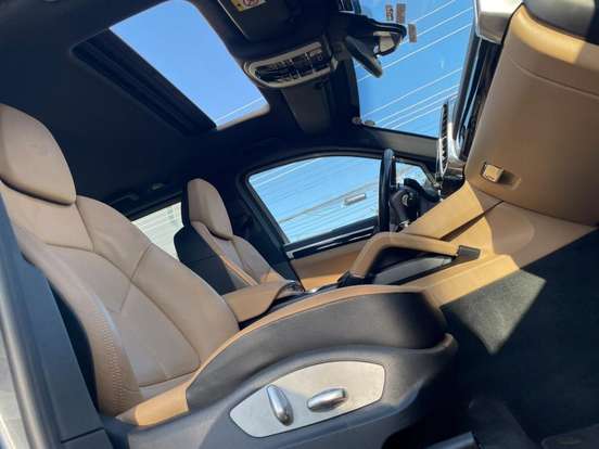 PORSCHE-CAYENNE-2015