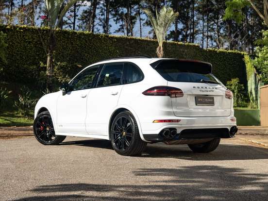 PORSCHE-CAYENNE-2015